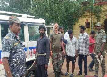 गिरिडीह में पुलिस की कार्रवाई, चोरी की बाइक संग दो युवक गिरफ्तार