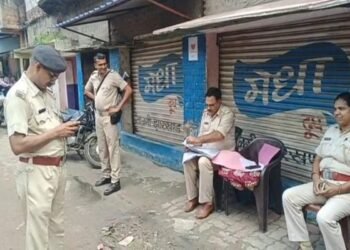 सेपुर में प्रिंस खान के गुर्गे अदनान उर्फ अंडा के घर पुलिस की कुर्की-जब्ती