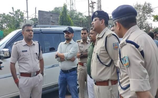 Dhanbad DC and SSP inspected various areas regarding Durga Puja in Dhanbad.