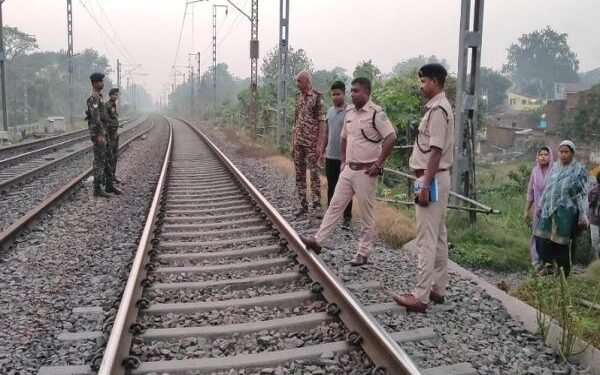 प्रेमिका ने नाबालिग प्रेमी के साथ भागकर शादी रचाई, मामला दर्ज,