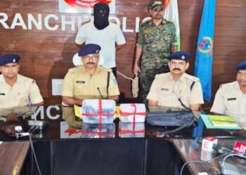 रांची में हथियारों की बड़ी खेप बरामद, सुजीत सिन्हा गैंग का हथियार सप्लायर गिरफ्तार