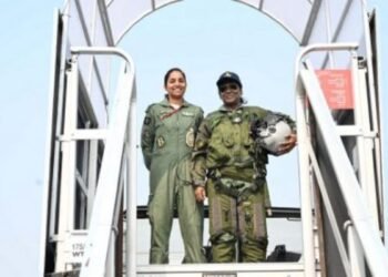 राष्ट्रपति द्रौपदी मुर्मू ने रचा इतिहास, राफेल लड़ाकू विमान में भरी उड़ान-विंग कमांडर शिवांगी सिंह बनीं गौरव का प्रतीक