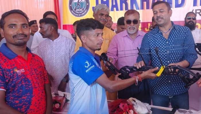 तीरंदाजी एकेडमी, सिल्ली के जीतू राम बेदिया का भारतीय पैरा तीरंदाजी टीम में हुआ चयन, सुदेश ने किया सम्मानित