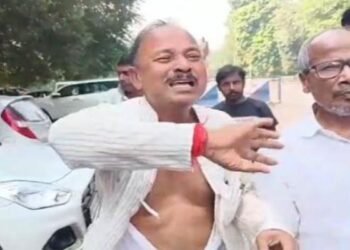 2 करोड़ 60 लाख दो, तभी टिकट मिलेगा!-RJD नेता पर गंभीर आरोप, फाड़ डाले कपड़े