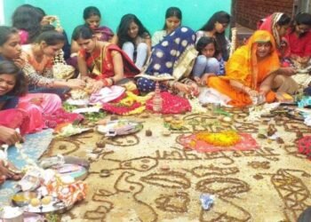 भाई दूज पर बहनें क्यों चुभाती हैं जीभ में कांटा? यमराज और सांप-बिच्छू की करती हैं कुटाई