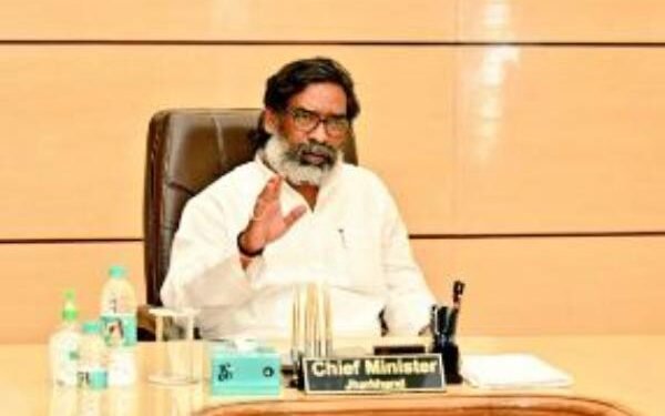 Breaking News : चाईबासा में एचआईवी संक्रमित खून चढ़ाने पर हेमंत सरकार का बड़ा एक्शन, सिविल सर्जन समेत कई अधिकारी निलंबित