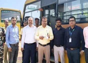 धनबाद में स्कूली वाहनों पर बड़ी कार्रवाई, 23 गाड़ियों पर ₹1.5 लाख का जुर्माना, छह पेट्रोल पंपों का सर्वे पूरा