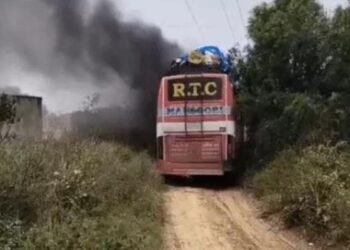 जयपुर में दर्दनाक बस हादसा! हाईटेंशन तार से टकराकर बस में भड़की आग, 3 की मौत कई झुलसे