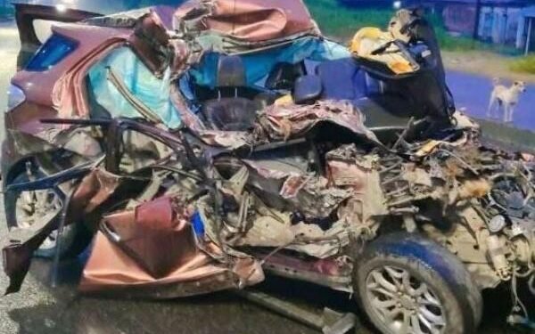 कोलकाता लौट रहे परिवार पर टूटा कहर! ट्रक और कार में भयंकर टक्कर, एक की दर्दनाक मौत दो घायल
