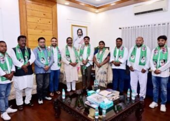 पूर्वी सिंहभूम पूर्व भाजपा ज़िलाध्यक्ष समेत कई नेताओं ने थामा जेएमएम का दामन