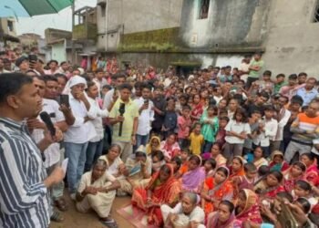 इस बार कोटशिला जाने से बंगाल पुलिस नहीं रोक पाई सुदेश को, रेल टेका में गिरफ्तार लोगों के परिजनों से की मुलाकात