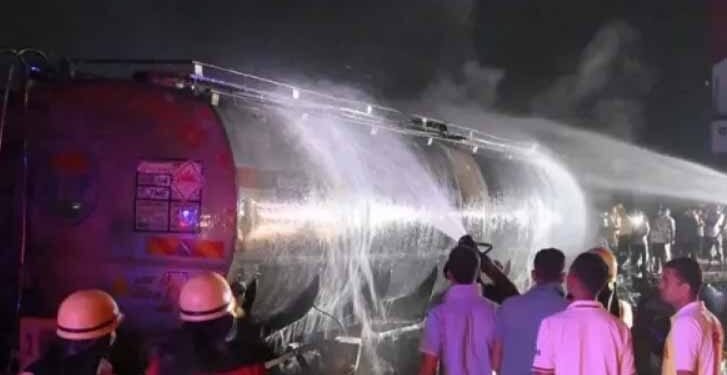 जयपुर-अजमेर हाईवे पर भीषण हादसा: केमिकल टैंकर की टक्कर से 200 सिलेंडरों में ब्लास्ट