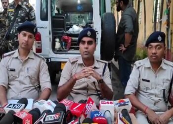 धनबाद में FCI गोदाम पर फायरिंग, श्रवण यादव घायल दो आरोपी गिरफ्तार, हथियार बरामद