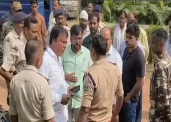 रांची में बवालः सुखदेव नगर थाने पर परिजनों का हंगामा, DSP ने संभाली स्थिति