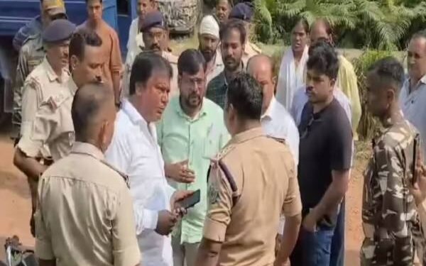 रांची में बवालः सुखदेव नगर थाने पर परिजनों का हंगामा, DSP ने संभाली स्थिति