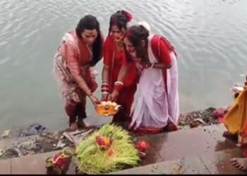 Dhanbad: After Navratri puja, the transgender community performed Kalash immersion.