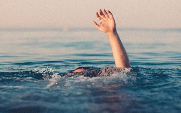 BREAKING NEWS: Youth drowns while bathing in Madhukam pond, search continues with the help of divers