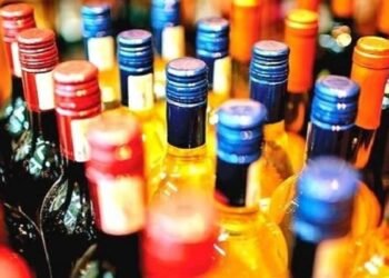 Dhanbad Crime : दिल्ली से झारखंड तक तस्करी का भंडाफोड़, लाखोें के अवैध शराब के साथ एक तस्कर धराया