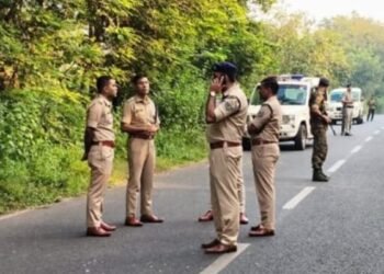 BIG BREAKING: Encounter between police and criminals in Dhanbad, one criminal injured