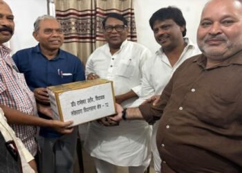 वोट चोरी के खिलाफ कांग्रेस का वार, लोहरदगा से आए 26 हजार दस्तावेज समर्पित