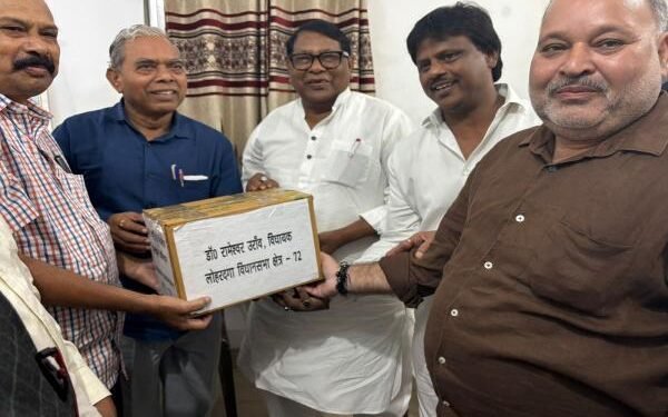 वोट चोरी के खिलाफ कांग्रेस का वार, लोहरदगा से आए 26 हजार दस्तावेज समर्पित