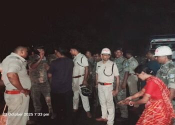 Chaos in Jharia: Villagers enraged by beating of JLKM president, road blocked and lathicharged!