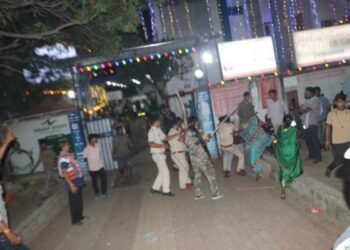 आठ लेन फिर बनी हादसों की सड़क — नावाडीह में दो बाइक की टक्कर, एक की मौत; अस्पताल में हंगामा