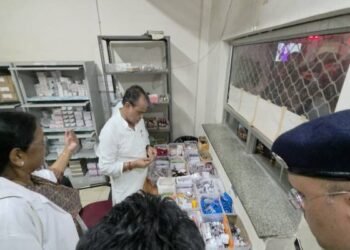 चाईबासा सदर अस्पताल में स्वास्थ्य मंत्री डॉ. इरफान अंसारी की आकस्मिक जांच से मचा हड़कंप