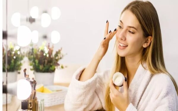 सर्दियों में भी स्किन रहेगी ग्लोइंग और सॉफ्ट! जानिए 5 आसान टिप्स जो बदल देंगे आपका विंटर लुक