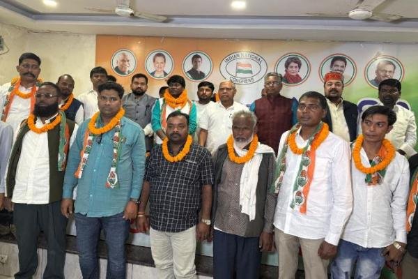 झारखंड में कांग्रेस की ‘घर वापसी’, शिव कुमार भगत समेत सैकड़ों नेता पार्टी में शामिल