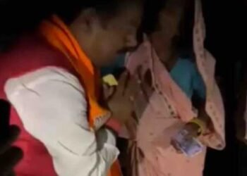 Big Breaking : बिहार चुनाव से ठीक पहले मोतिहारी में BJP प्रत्याशी का नोट बांटते हुए वीडियो वायरल, FIR दर्ज
