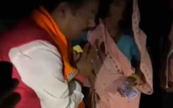 Big Breaking : बिहार चुनाव से ठीक पहले मोतिहारी में BJP प्रत्याशी का नोट बांटते हुए वीडियो वायरल, FIR दर्ज