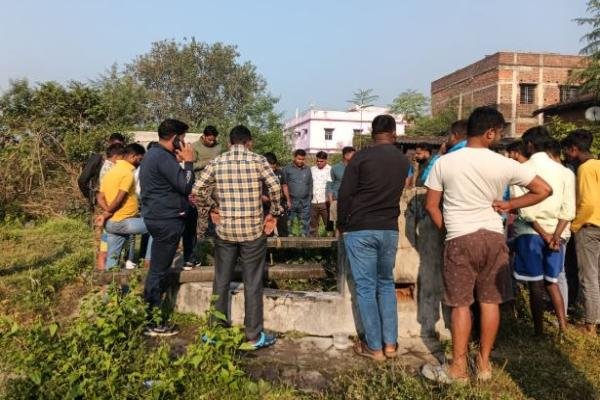 धनबाद में कुंए से विवाहिता का शव मिलने से मची हड़कंप, दहेज के लिए हत्या का आरोप