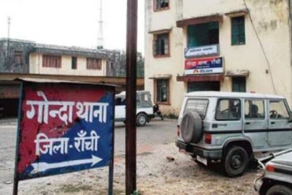 शक के खेल में पति बना हत्यारा! पत्नी को गला दबाकर मार डाला, आरोपी गिरफ्तार