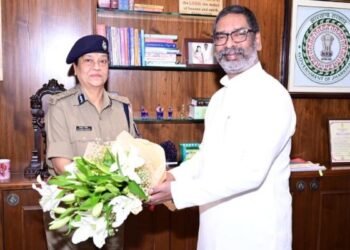 प्रभारी डीजीपी बनते ही तदाशा मिश्रा ने सीएम हेमंत सोरेन से की मुलाकात