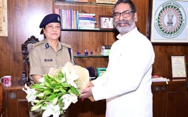 प्रभारी डीजीपी बनते ही तदाशा मिश्रा ने सीएम हेमंत सोरेन से की मुलाकात