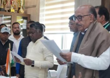 सोमेश सोरेन ने विधायक पद की ली शपथ, स्टीफन मरांडी रहे मौजूद