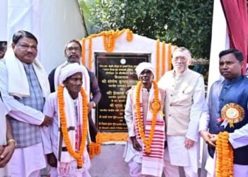 उलिहातू में राज्यपाल, सीएम हेमंत और केन्द्रीय मंत्री जुएल उऱांव ने भगवान बिरसा मुंडा को दी श्रद्धांजलि