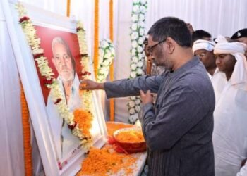 मुख्यमंत्री हेमंत सोरेन ने स्व० नेमनारायण महतो को दी भावपूर्ण श्रद्धांजलि