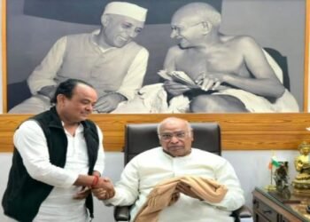 मंत्री इरफान अंसारी ने दिल्ली में मल्लिकार्जुन खड़गे से की मुलाकात, अल्पसंख्यकों की हिस्सेदारी पर बड़ी बातचीत