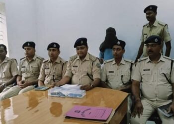 झरिया में अपराध की योजना बना रहे दो अपराधियों को पुलिस ने पकड़ा