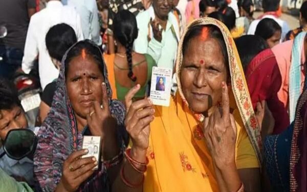 Bihar Elections LIVE: दूसरे चरण में 31.38% मतदान, बगहा में वोट बहिष्कार और कई जगह EVM खराब