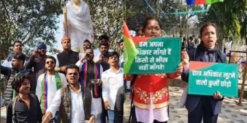 Students in Ranchi, holding bowls in their hands, took out a march demanding pending scholarship payments.