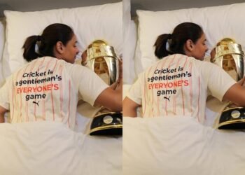 “CRICKET IS EVERYONE’S GAME”- हरमनप्रीत की ये तस्वीर बनी इंटरनेट सेंसेशन