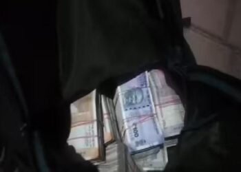 Big breaking: रांची पुलिस ने मॉल ऑफ रांची के पास चेकिंग के दौरान एक वाहन से बरामद किए 15 लाख रुपये 