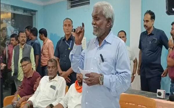 JSSC CGL परीक्षा को लेकर झारखंड सरकार से नाराज़ घाटशिला के युवा