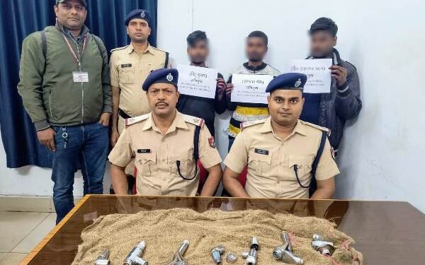 Taps stolen from Dhanbad Intercity Express: Two thieves and a scrap dealer arrested, railway property recovered