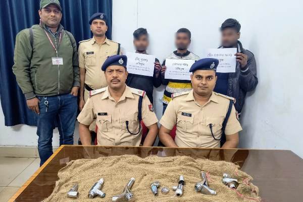 Taps stolen from Dhanbad Intercity Express: Two thieves and a scrap dealer arrested, railway property recovered