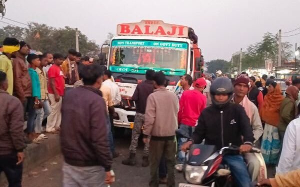 Major accident in Rajganj Hatia! Woman seriously injured after being hit by a boring machine, child narrowly escapes