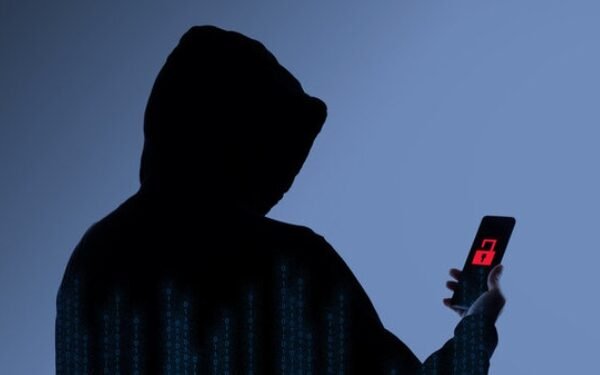 Calling prominent national leaders while posing as Chief Minister Hemant Soren, this shocking act caused a stir.